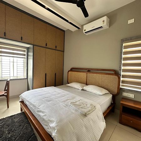 Thulasi Avenue Inn Pollāchi Exteriör bild