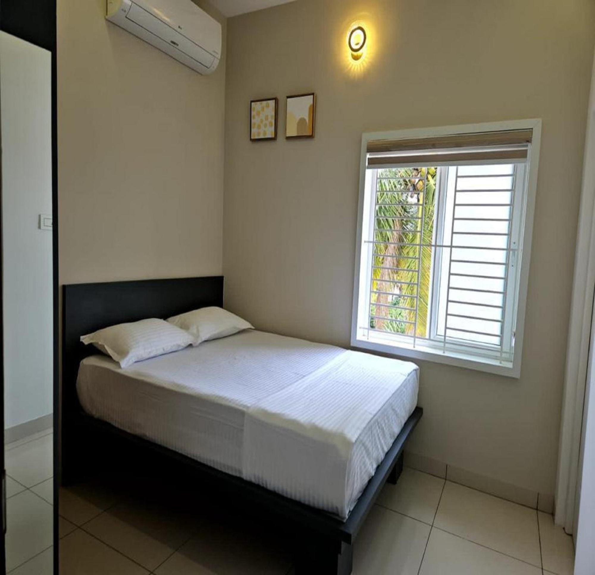 Thulasi Avenue Inn Pollāchi Exteriör bild
