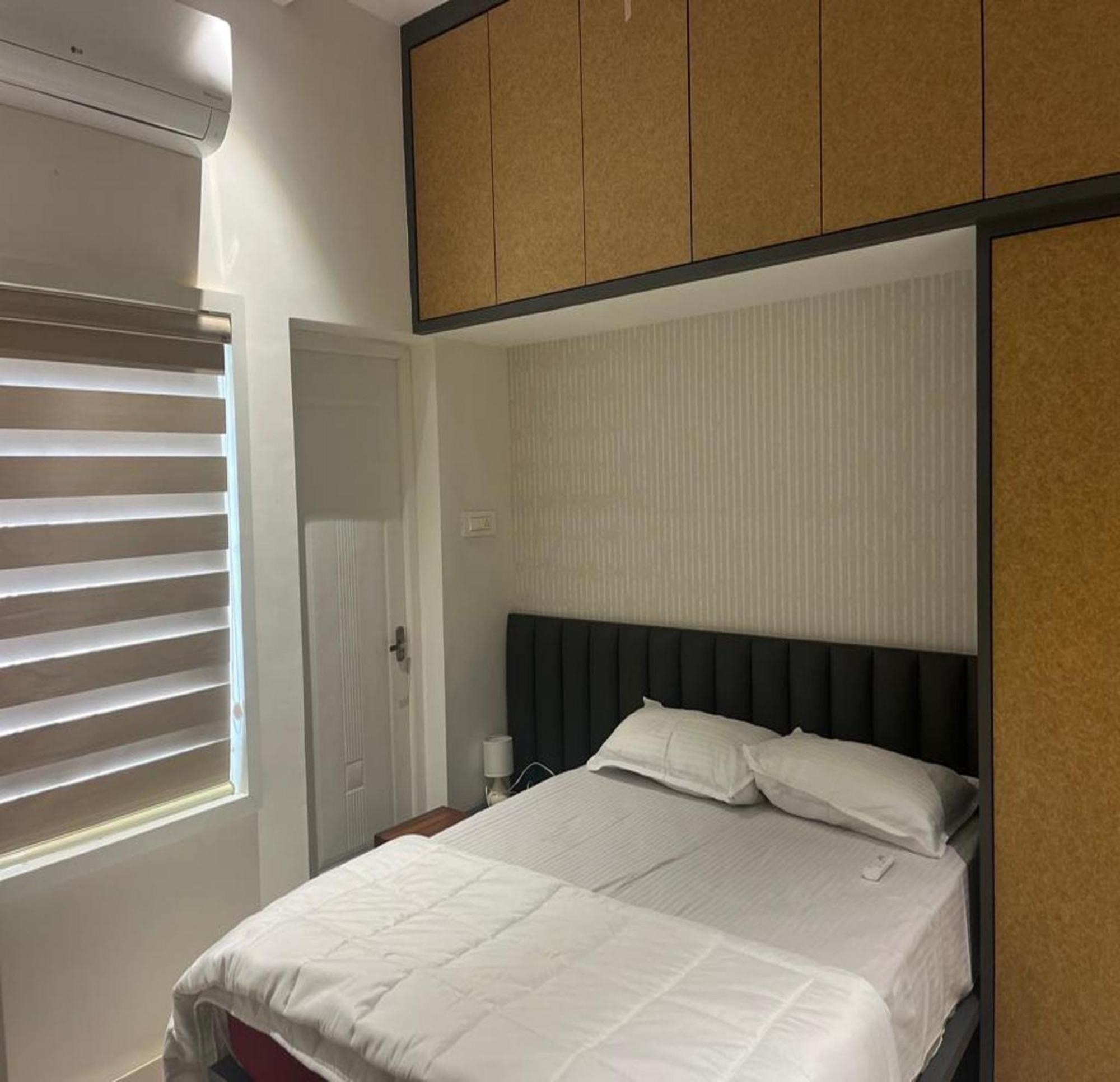 Thulasi Avenue Inn Pollāchi Exteriör bild