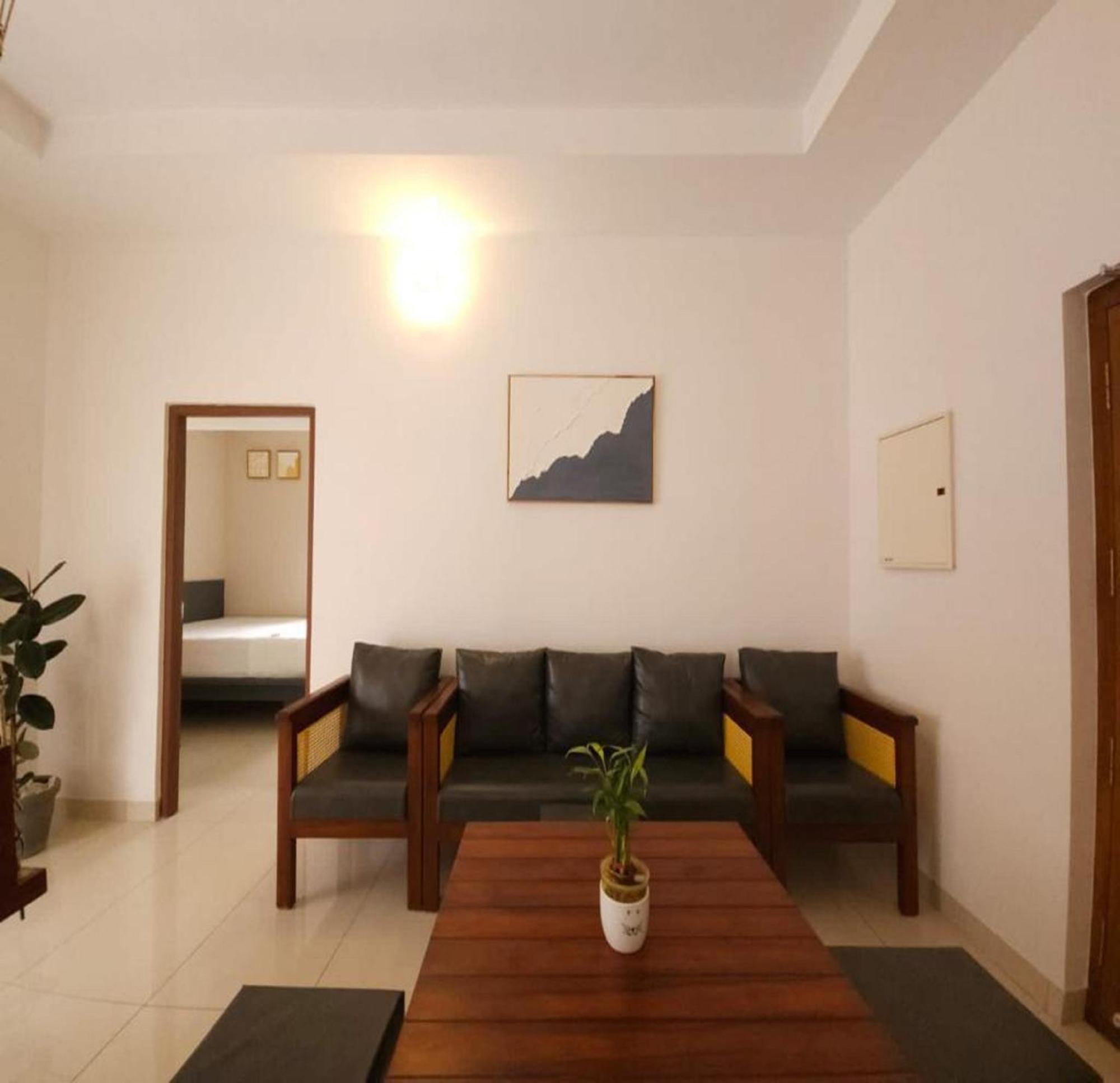 Thulasi Avenue Inn Pollāchi Exteriör bild