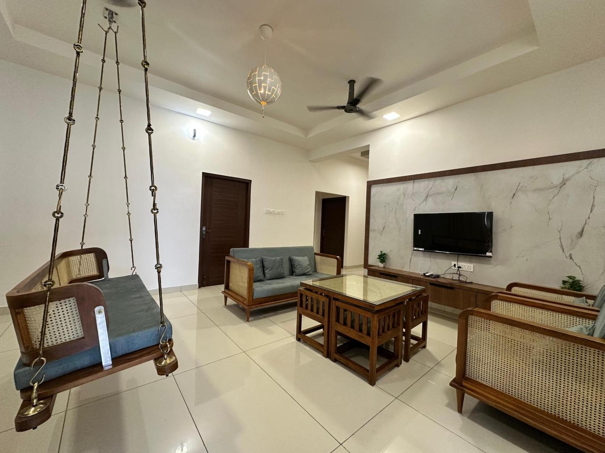 Thulasi Avenue Inn Pollāchi Exteriör bild