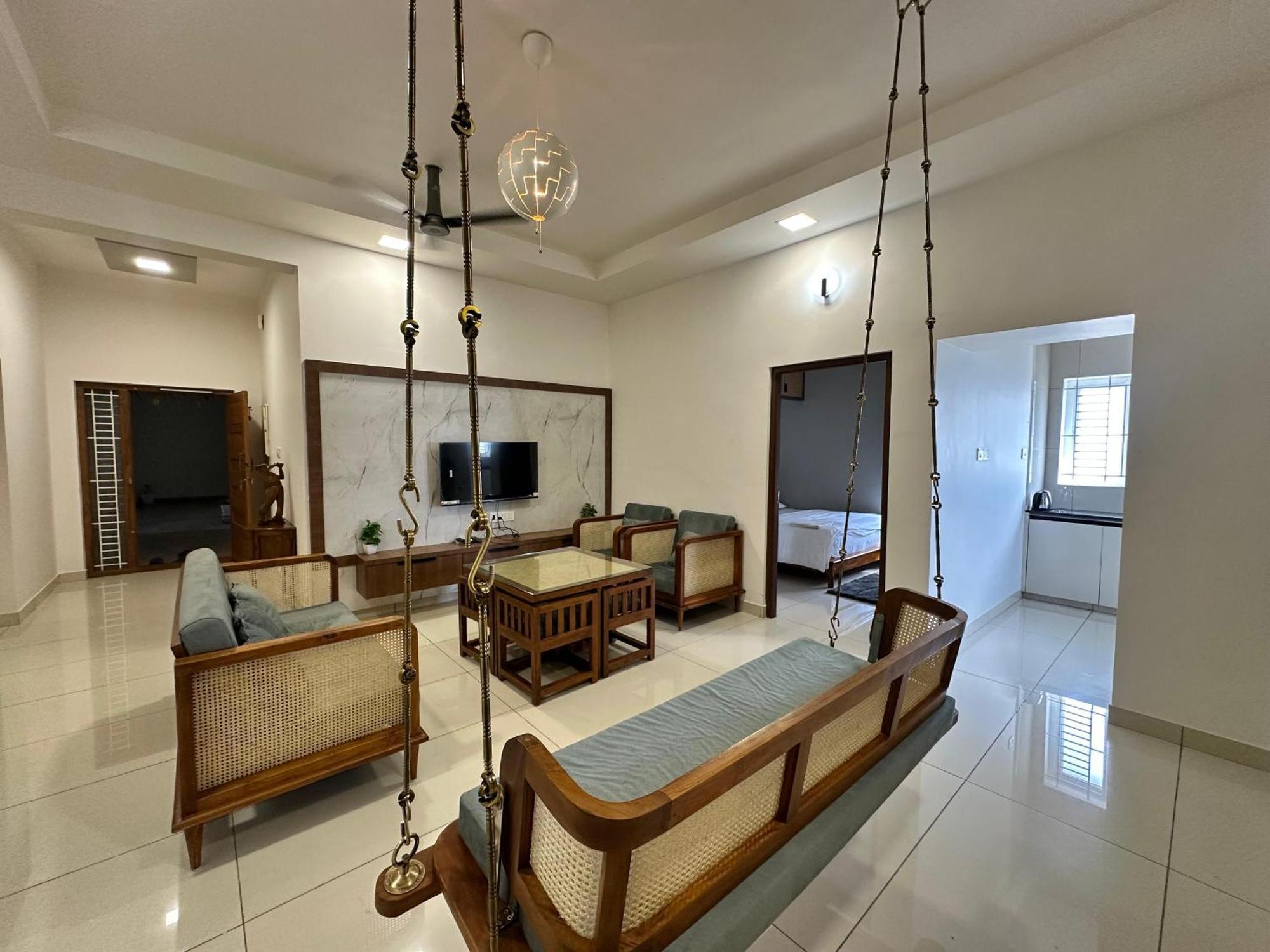 Thulasi Avenue Inn Pollāchi Exteriör bild
